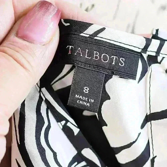 Talbots Size 8 100% silk black/white sleeveless back button blouse - Picture 10 of 11